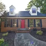 Huge Yard & Mins To Uga - The Glory Glory Doghouse