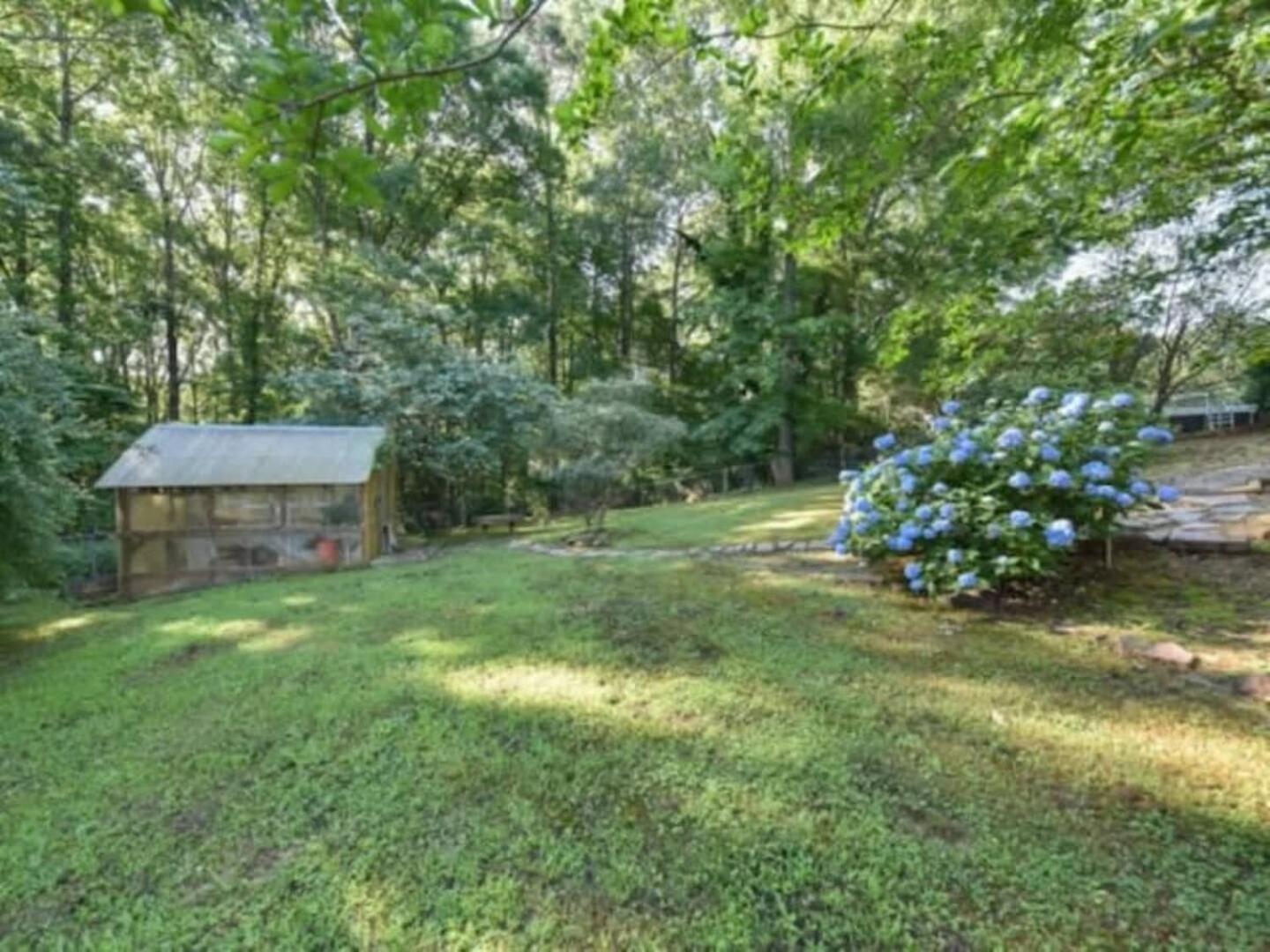 Huge Yard & Mins To Uga - The Glory Glory Doghouse Holiday home *