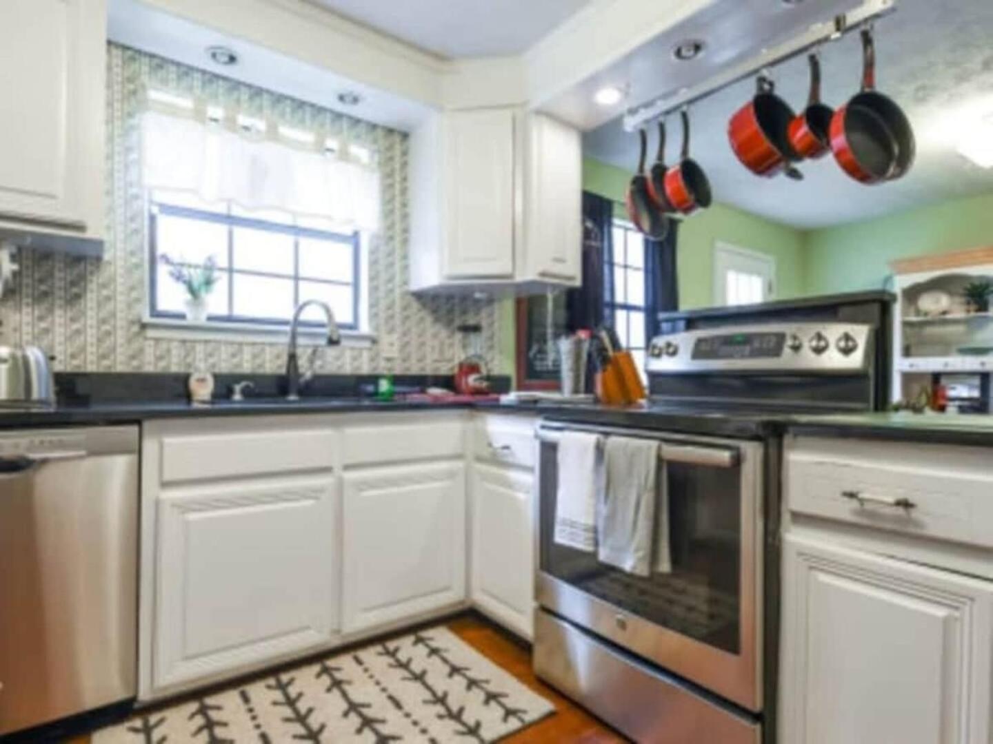 Holiday home Huge Yard & Mins To Uga - The Glory Glory Doghouse *